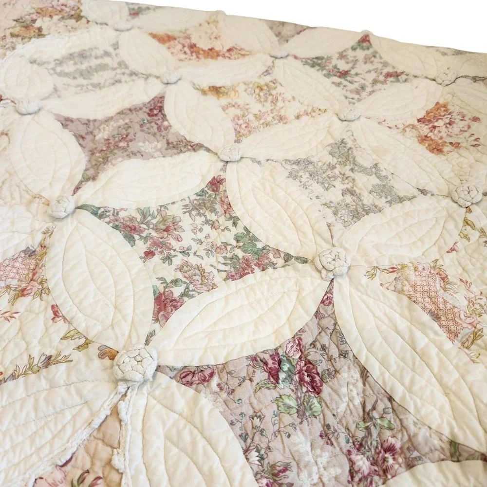 Vintage Floral Appliqué Quilt Scalloped Lace Edges Queen Size 3D Rosettes 1940 *